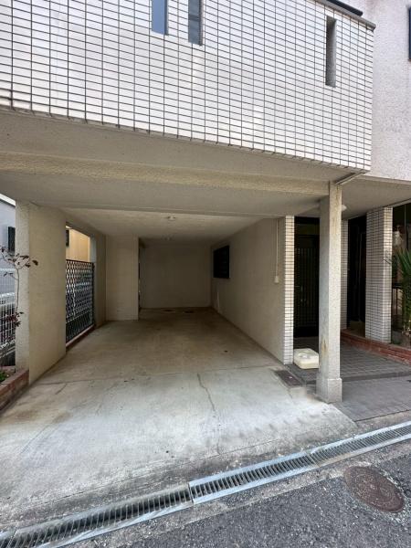 ���{�Q����s�o�_���̒��È�ˌ��Ă̒��ԏ�