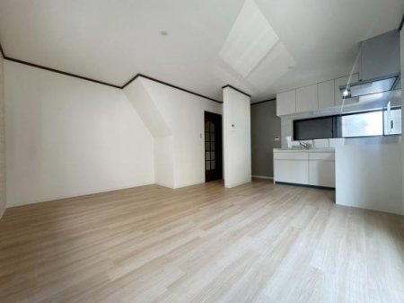 ���{�Q����s�o�_���̒��È�ˌ��Ẵ��r���O