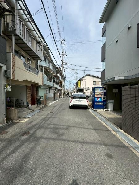 ���{�Q����s�Β��̒��È�ˌ��Ă̑O�ʓ��H�܂ތ��n�ʐ^