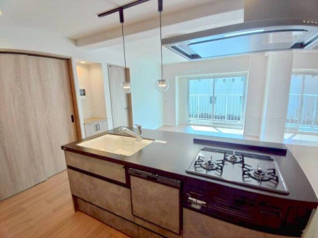 ���{�����s����c2���ڂ̒��Ã}���V�����̃L�b�`��