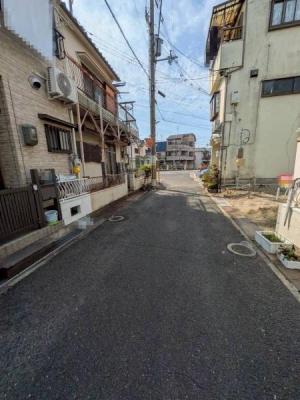 ���{�Q����s����2���ڂ̒��Ãe���X�n�E�X�̑O�ʓ��H�܂ތ��n�ʐ^