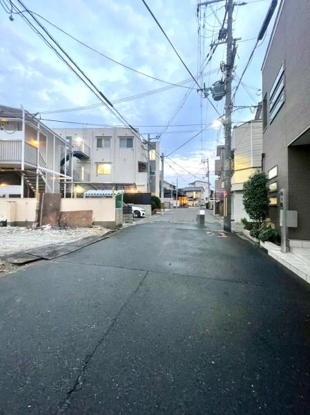 ���{���s�����Z�j5���ڂ̐V�z��ˌ��Ă̑O�ʓ��H�܂ތ��n�ʐ^