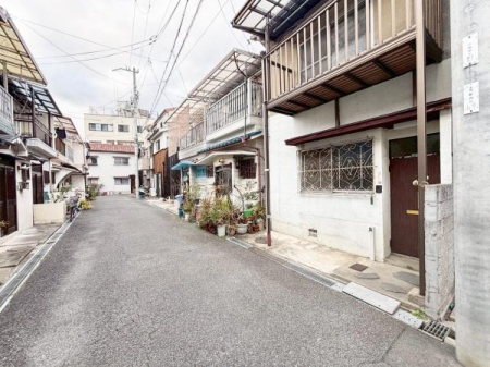 ���{�L���s壒r����1���ڂ̒��È�ˌ��Ă̑O�ʓ��H�܂ތ��n�ʐ^