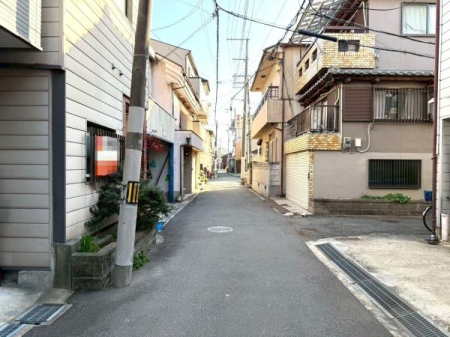 ���{���s����揟�R�k1���ڂ̓y�n�̑O�ʓ��H�܂ތ��n�ʐ^