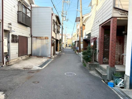 ���{���s����揟�R�k1���ڂ̓y�n�̑O�ʓ��H�܂ތ��n�ʐ^