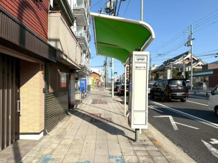 ���{���s����揟�R�k1���ڂ̒��Ãe���X�n�E�X�̑O�ʓ��H�܂ތ��n�ʐ^