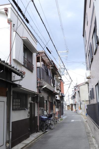 ���{���s����搶�쓌2���ڂ̒��È�ˌ��Ă̑O�ʓ��H�܂ތ��n�ʐ^