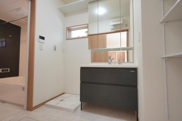 ���{�L���s���L����3���ڂ̒��È�ˌ��Ă̐��ʑ�E���ʏ�