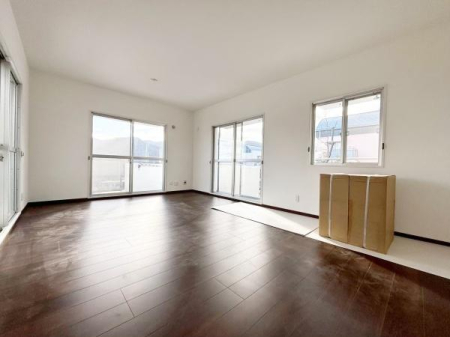 ���Ɍ����{�s���R��2���ڂ̒��Ã}���V�����̃��r���O