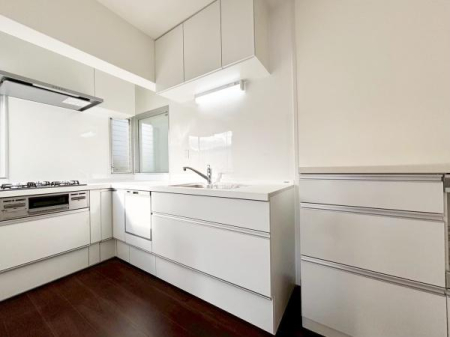 ���Ɍ����{�s���R��2���ڂ̒��Ã}���V�����̃L�b�`��