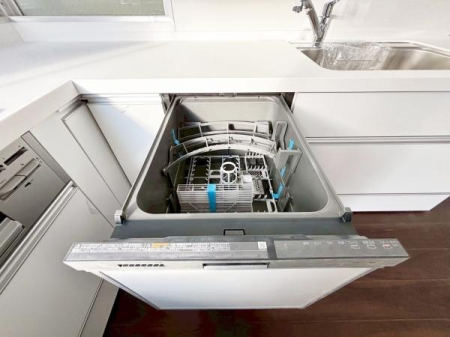 ���Ɍ����{�s���R��2���ڂ̒��Ã}���V�����̃L�b�`��