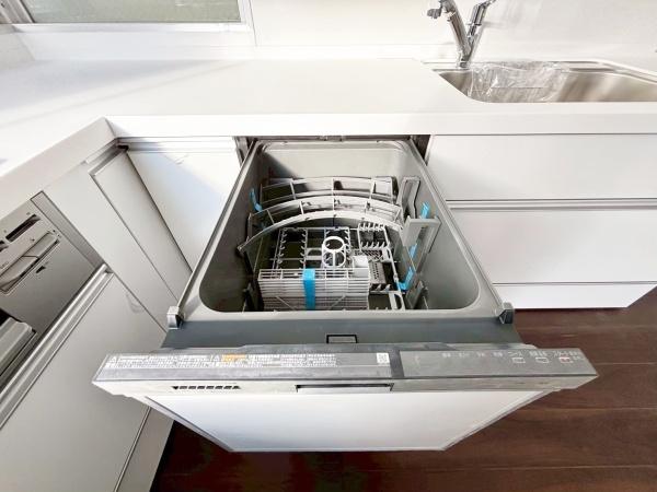 ���Ɍ����{�s���R��2���ڂ̒��Ã}���V�����̃L�b�`��