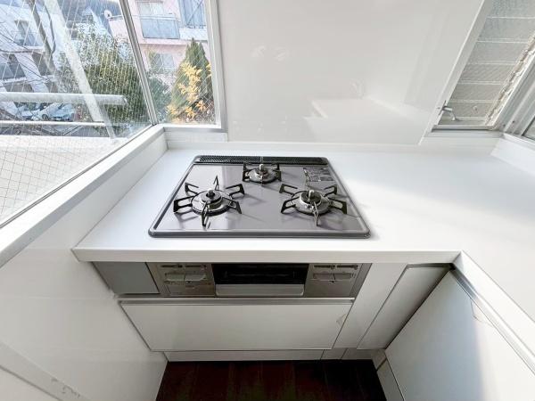 ���Ɍ����{�s���R��2���ڂ̒��Ã}���V�����̃L�b�`��