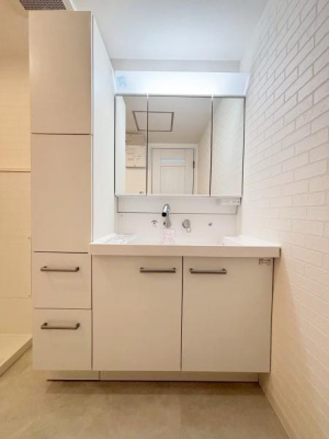 ���Ɍ����{�s���R��2���ڂ̒��Ã}���V�����̐��ʑ�E���ʏ�