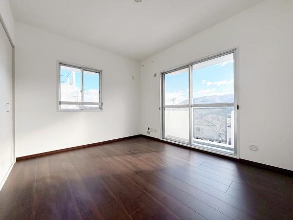 ���Ɍ����{�s���R��2���ڂ̒��Ã}���V�����̗m��