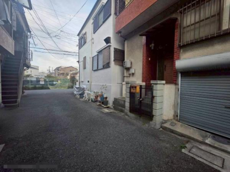 ���{��^�s��r���̒��È�ˌ��Ă̑O�ʓ��H�܂ތ��n�ʐ^