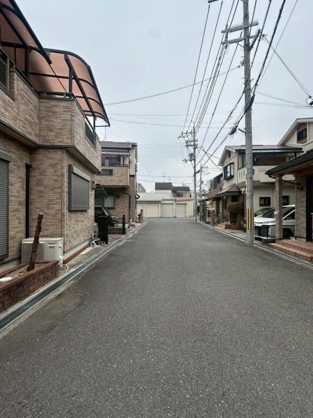 ���{�Q����s�_��5���ڂ̒��È�ˌ��Ă̑O�ʓ��H�܂ތ��n�ʐ^