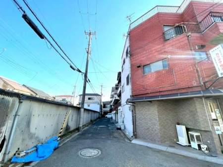 ���{���s����撷�g�Z��3���ڂ̒��È�ˌ��Ă̑O�ʓ��H�܂ތ��n�ʐ^