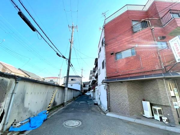 ���{���s����撷�g�Z��3���ڂ̒��È�ˌ��Ă̑O�ʓ��H�܂ތ��n�ʐ^