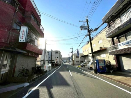 ���{���s����撷�g�Z��3���ڂ̒��È�ˌ��Ă̑O�ʓ��H�܂ތ��n�ʐ^