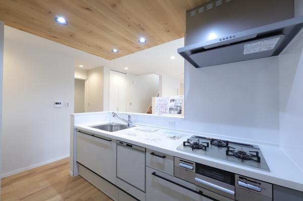 ���{���s����敽��㒬2���ڂ̐V�z��ˌ��ẴL�b�`��