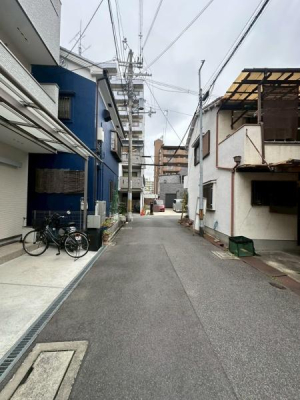 ���{��^�s�M�c���̒��È�ˌ��Ă̑O�ʓ��H�܂ތ��n�ʐ^