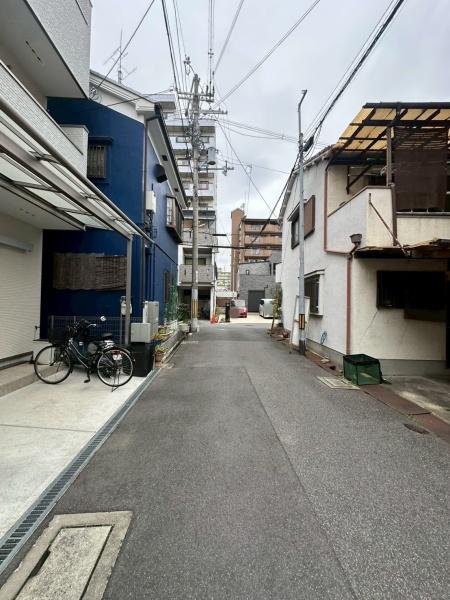 ���{��^�s�M�c���̒��È�ˌ��Ă̑O�ʓ��H�܂ތ��n�ʐ^