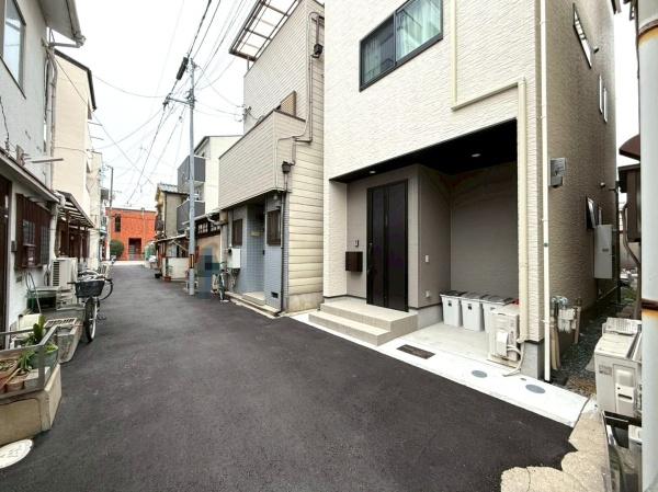 ���{���s�����ߋ�4���ڂ̐V�z��ˌ��Ă̑O�ʓ��H�܂ތ��n�ʐ^