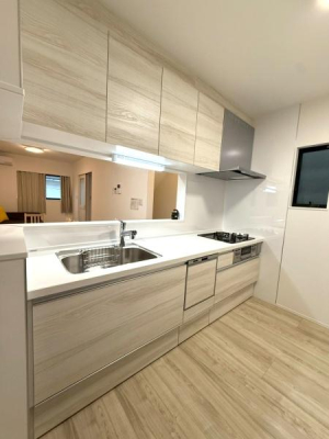 ���{���s�����ߋ�4���ڂ̐V�z��ˌ��ẴL�b�`��