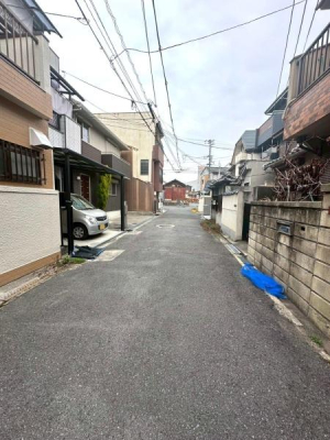 ���{���s���Z�g�擒��4���ڂ̒��Ãe���X�n�E�X�̑O�ʓ��H�܂ތ��n�ʐ^