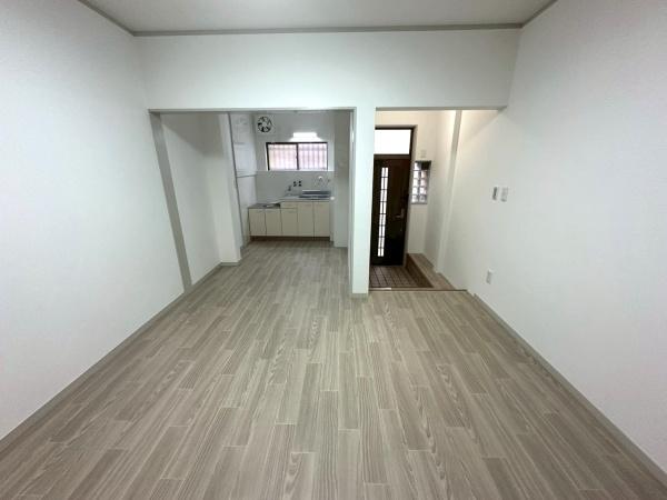 ���{���s���Z�g�擒��4���ڂ̒��Ãe���X�n�E�X�̃��r���O