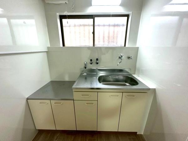 ���{���s���Z�g�擒��4���ڂ̒��Ãe���X�n�E�X�̃L�b�`��