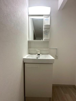 ���{���s���Z�g�擒��4���ڂ̒��Ãe���X�n�E�X�̐��ʑ�E���ʏ�