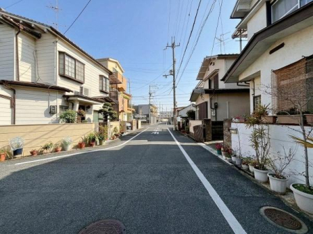 ���{�����s�R��4���ڂ̓y�n�̑O�ʓ��H�܂ތ��n�ʐ^