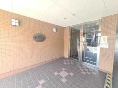 ���Ɍ����s������2���ڂ̒��Ã}���V�����̃G���g�����X