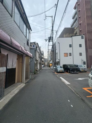 ���{���s��������{��2���ڂ̓y�n�̑O�ʓ��H�܂ތ��n�ʐ^