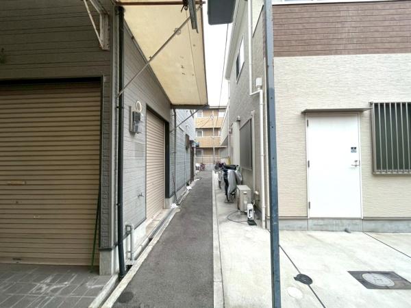 ���{���s���Z�g��Z����c1���ڂ̒��È�ˌ��Ă̑O�ʓ��H�܂ތ��n�ʐ^