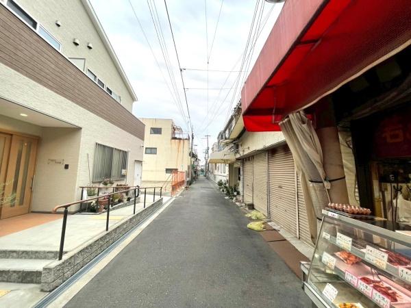 ���{���s���Z�g��Z����c1���ڂ̒��È�ˌ��Ă̑O�ʓ��H�܂ތ��n�ʐ^