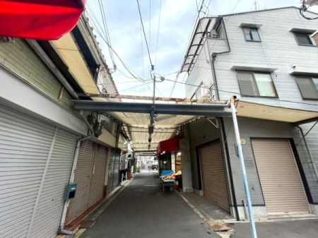 ���{���s���Z�g��Z����c1���ڂ̒��È�ˌ��Ă̑O�ʓ��H�܂ތ��n�ʐ^