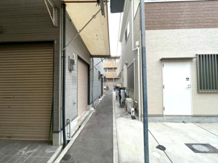 ���{���s���Z�g��Z����c1���ڂ̒��È�ˌ��Ă̑O�ʓ��H�܂ތ��n�ʐ^