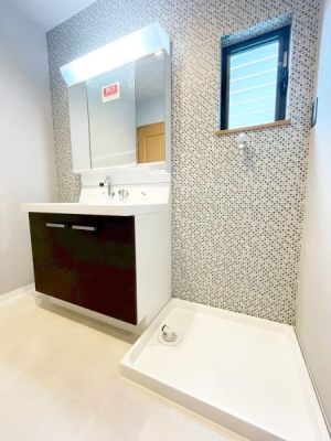 ���{���s�����\�O��4���ڂ̒��È�ˌ��Ă̐��ʑ�E���ʏ�