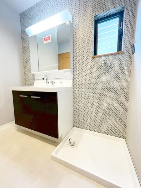 ���{���s�����\�O��4���ڂ̒��È�ˌ��Ă̐��ʑ�E���ʏ�