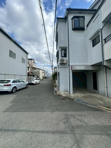 ���{�Q����s���H�k���̒��È�ˌ��Ă̑O�ʓ��H�܂ތ��n�ʐ^