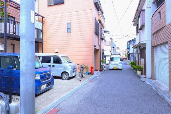 ���{���s����搶�쐼4���ڂ̓y�n�̑O�ʓ��H�܂ތ��n�ʐ^