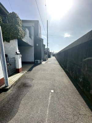 ���{���s����撆�쓌2���ڂ̒��È�ˌ��Ă̑O�ʓ��H�܂ތ��n�ʐ^