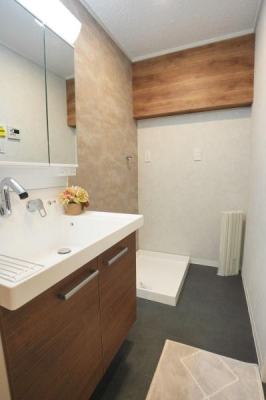 ���{���s�����V�k��1���� 11-23�̒��Ã}���V�����̐��ʑ�E���ʏ�