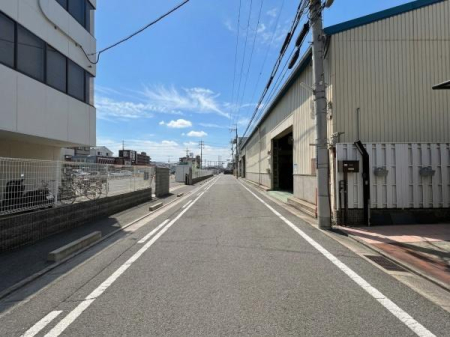 ���{�����s�g�c�{��1���ڂ̒��È�ˌ��Ă̑O�ʓ��H�܂ތ��n�ʐ^