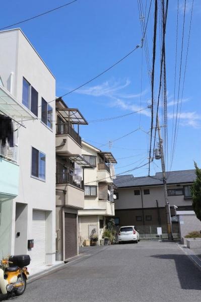 ���{���s����撷�g�Z��4���ڂ̒��È�ˌ��Ă̑O�ʓ��H�܂ތ��n�ʐ^