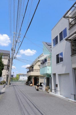 ���{���s����撷�g�Z��4���ڂ̒��È�ˌ��Ă̑O�ʓ��H�܂ތ��n�ʐ^