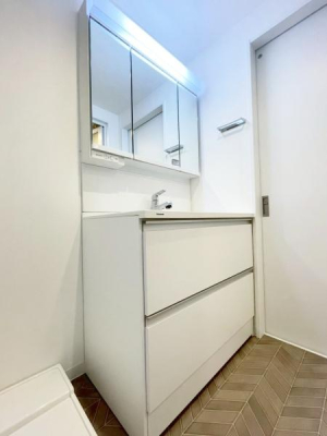 ���{�L���s���q��2���� 8�̒��Ã}���V�����̐��ʑ�E���ʏ�